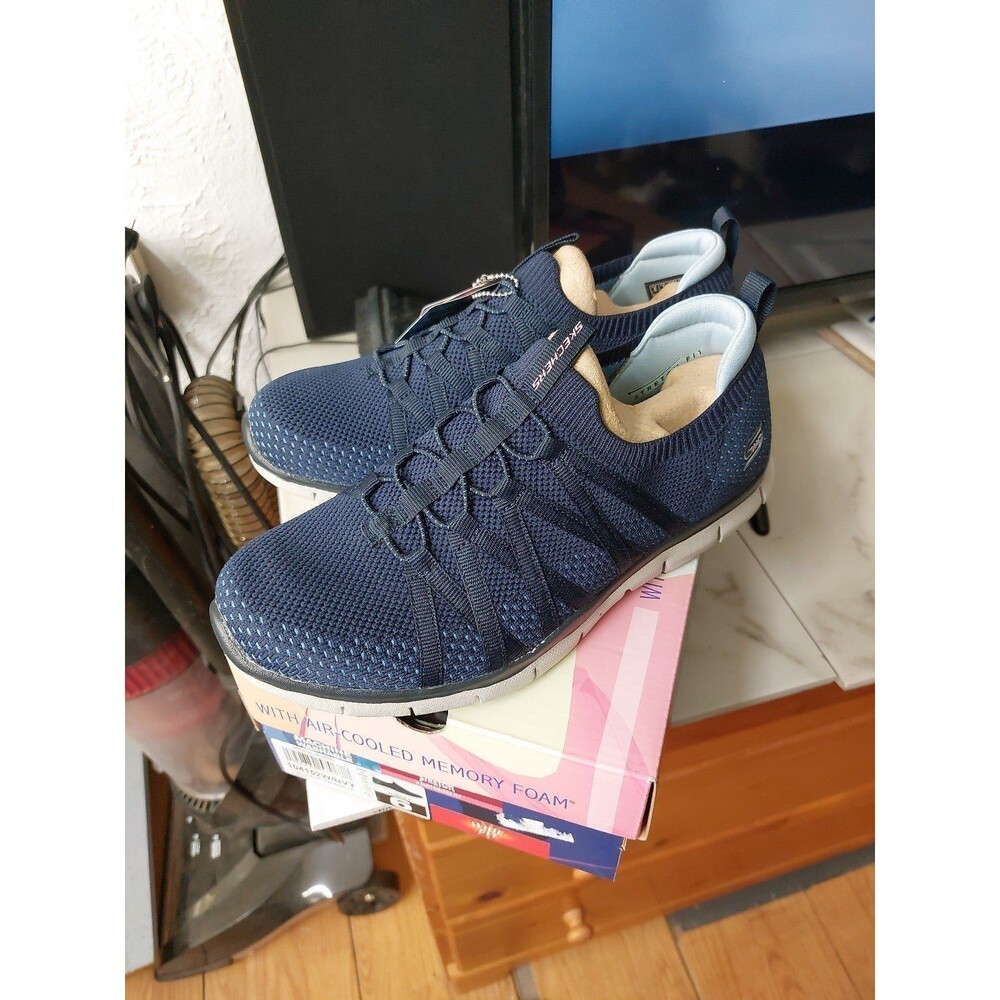Sketchers Gratis  Shoe Sz 6W